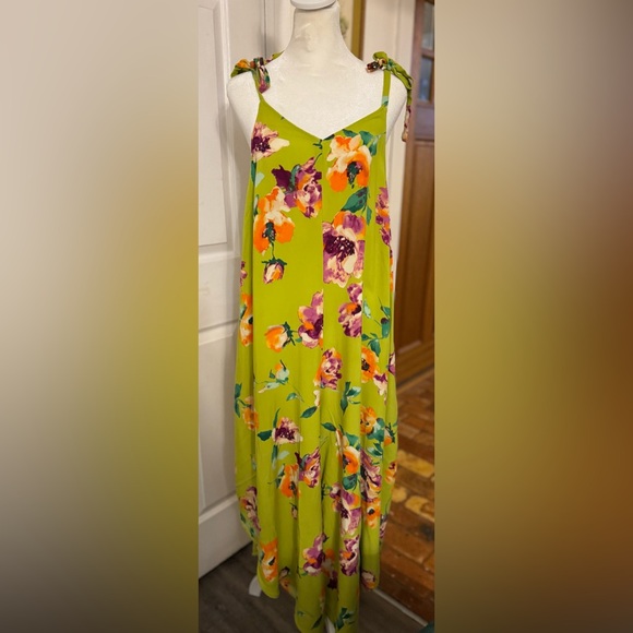 Vince Camuto Dresses & Skirts - Vince Camuto Green Floral Wide Leg Jumpsuit Size L